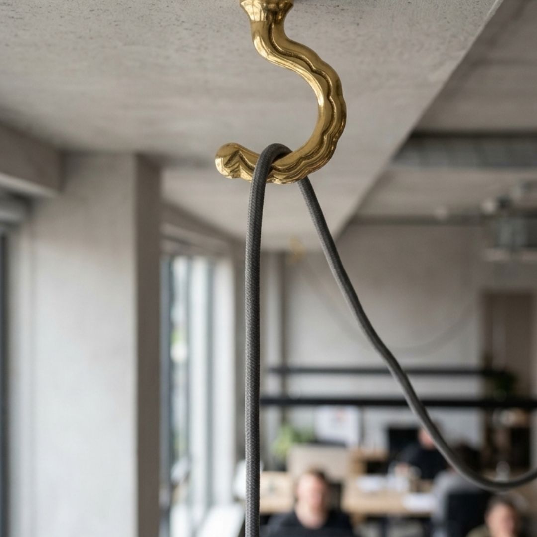 Hook 1 1/5" Pb (Polished Brass)
