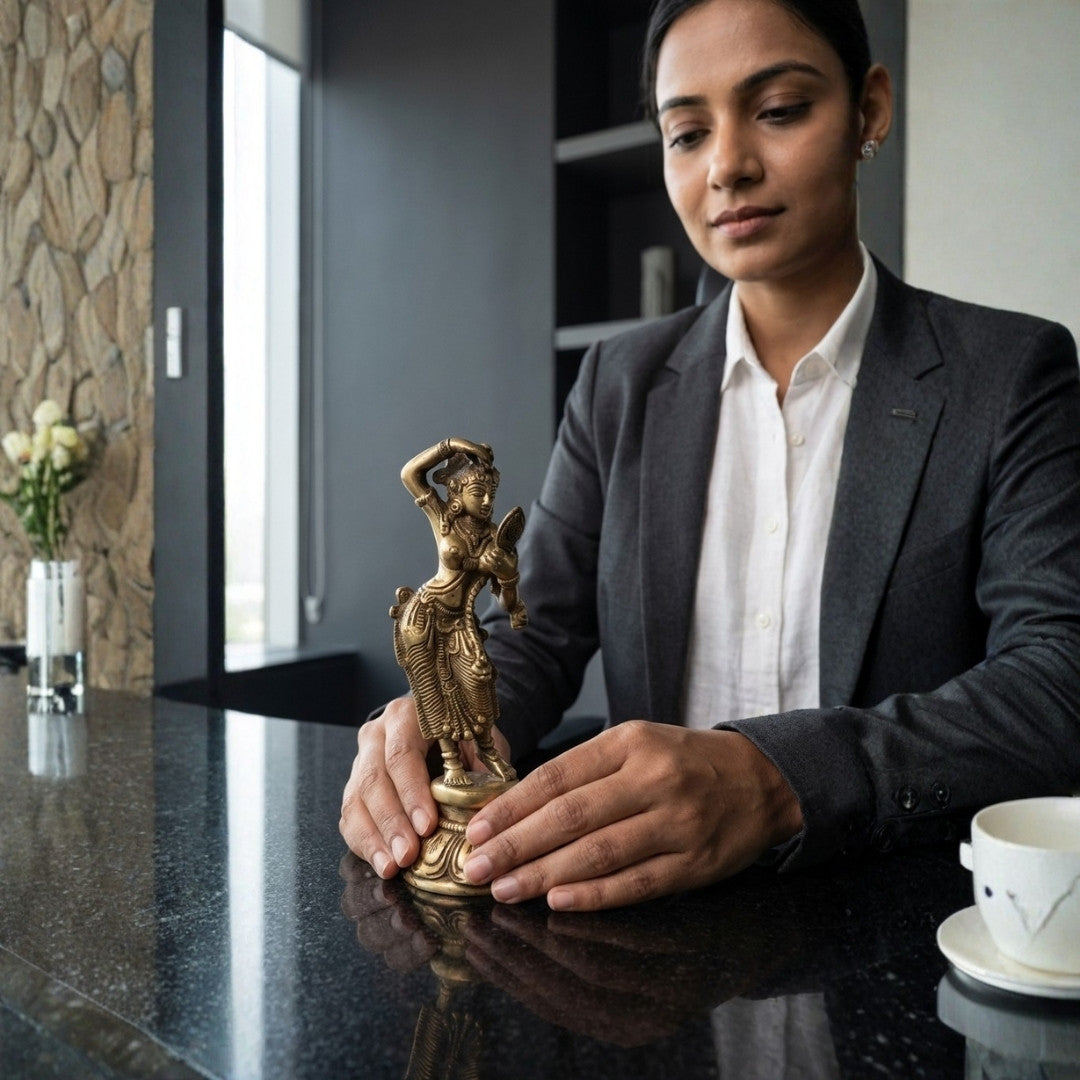 Standing Women Decorative Sculpture for Home Décor
