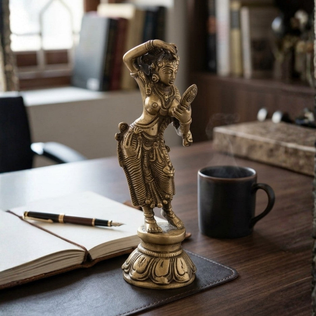 Standing Women Decorative Sculpture for Home Décor